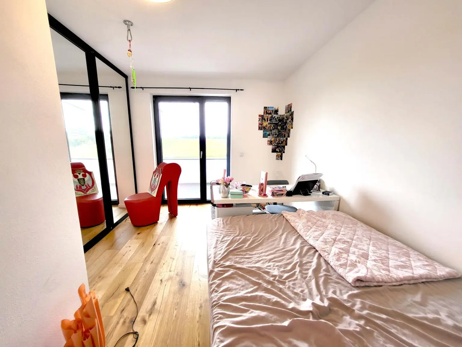 Ihr neues Zuhause: moderne Doppelhaushälfte auf großem Grundstück