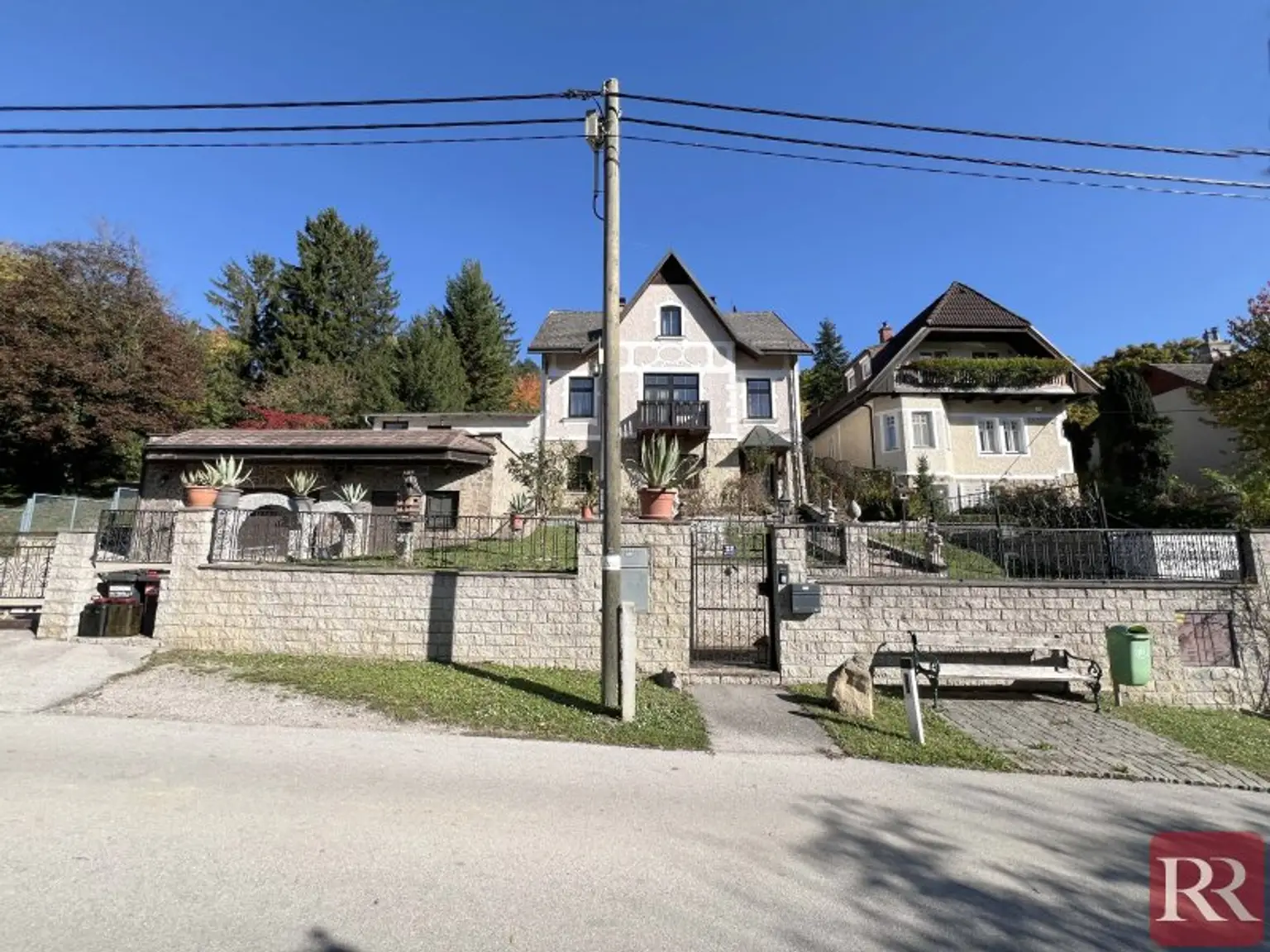 Jahrhundertwendehaus mit großem Grundstück