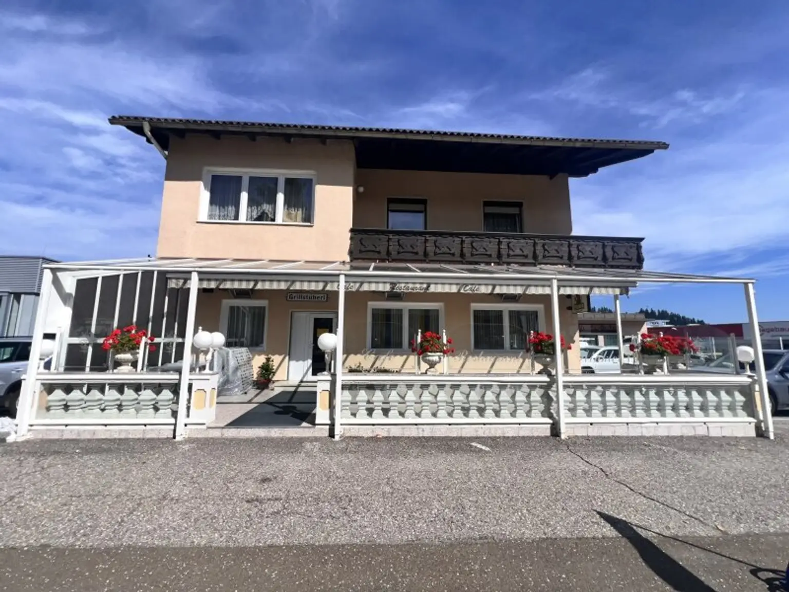 Aufsperren und Gastgeber sein! Perfekt eingerichtetes Restaurant mit Terrasse!