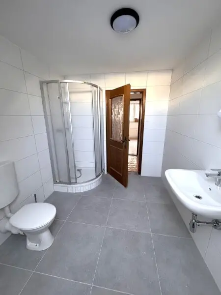 Badezimmer mit Waschmaschinen-Anschluss