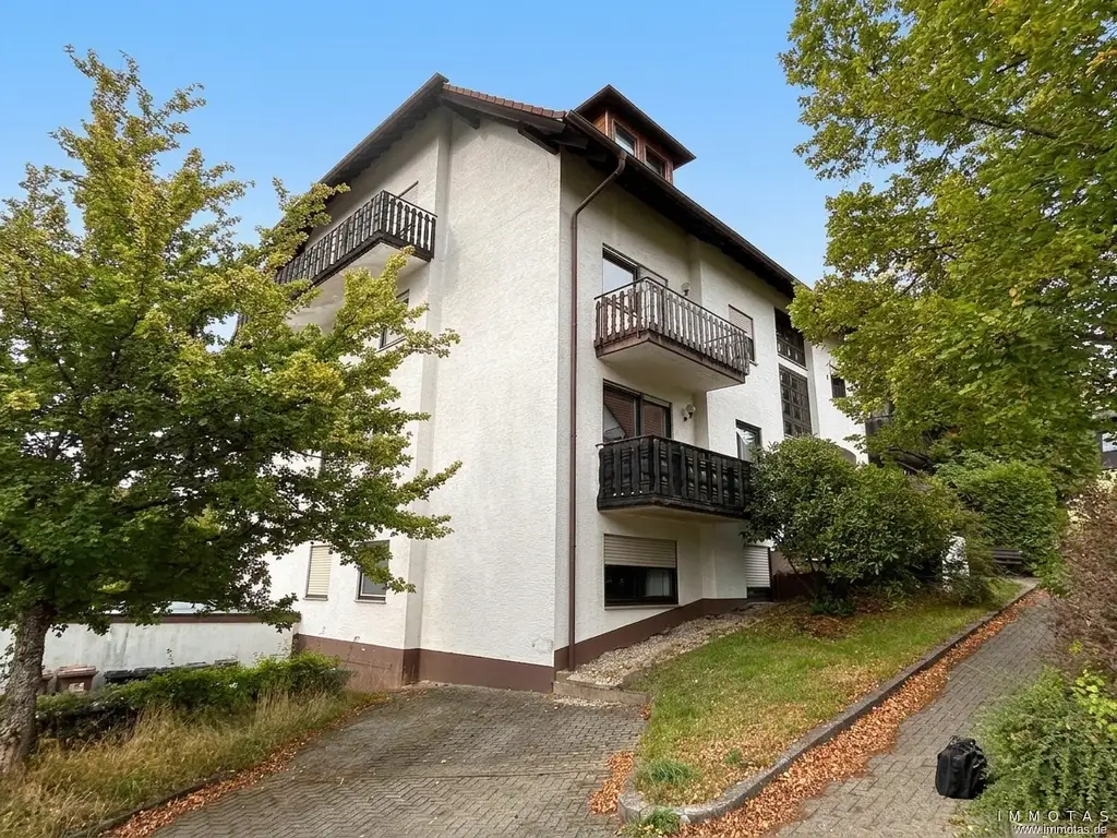 ZUR MIETE - Eigentumswohnung im Erdgeschoss mit Balkon und Garage