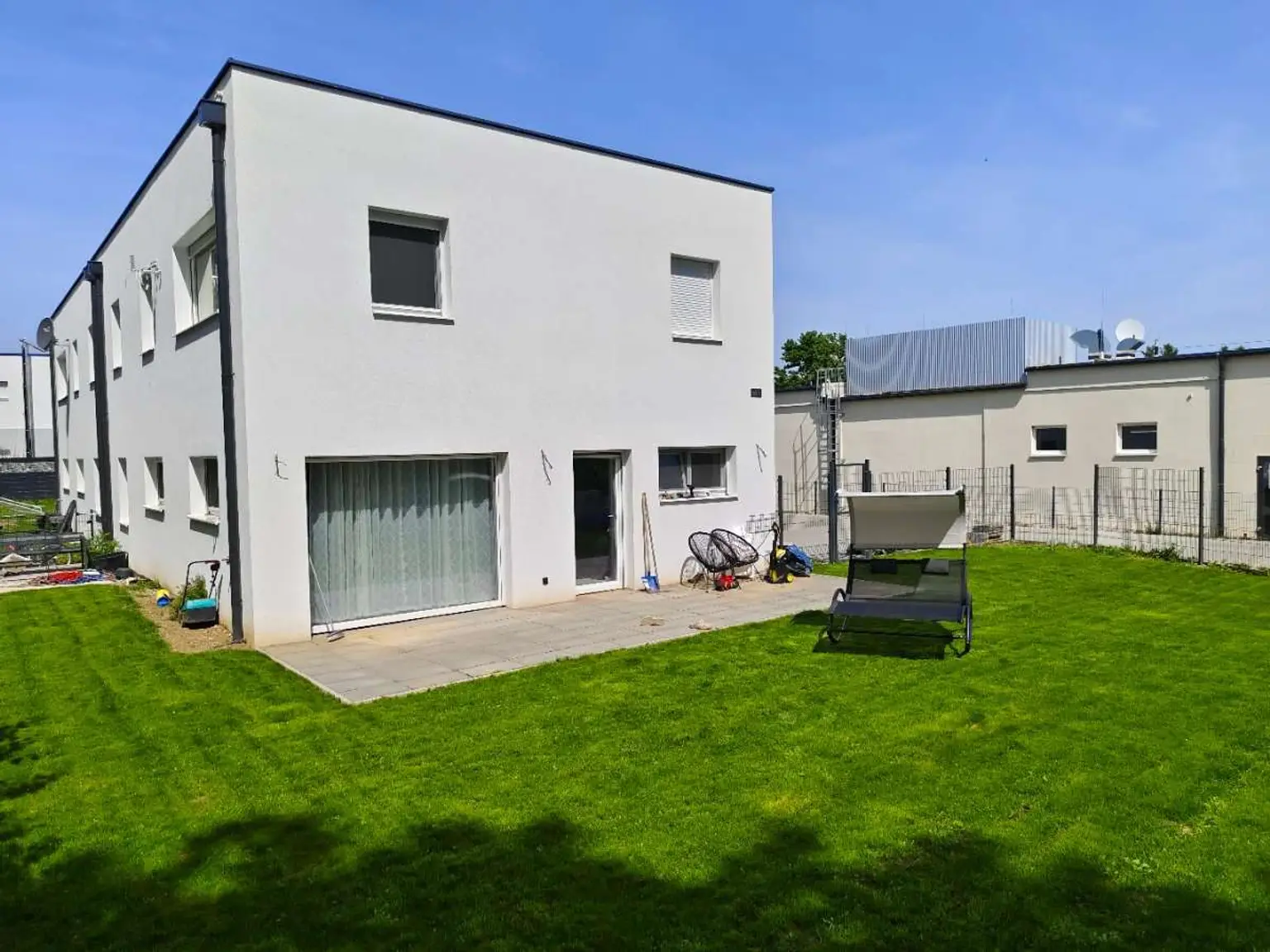 Moderne Doppelhaushälfte in Ruhelage