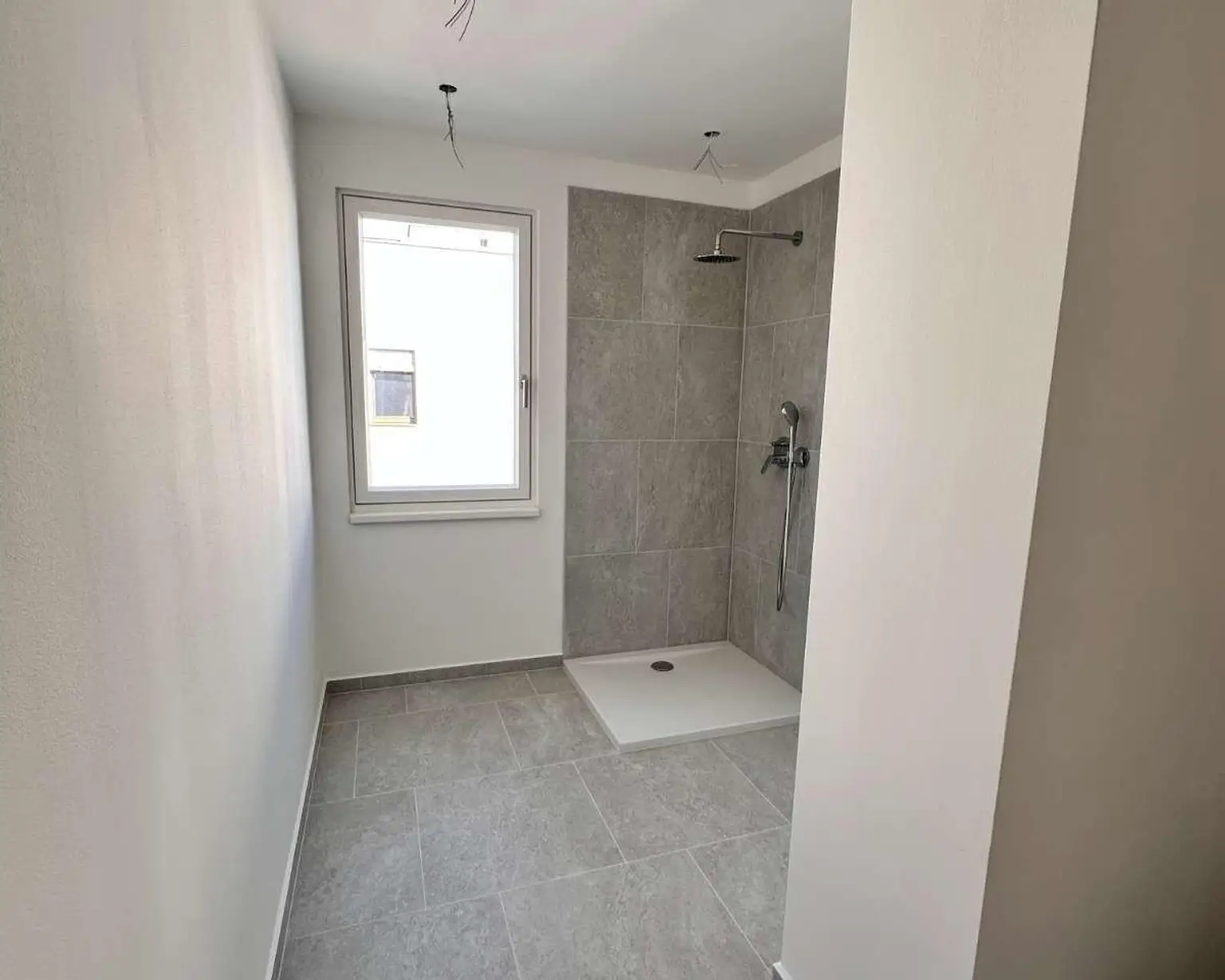 "Nur noch eine Einheit! Luxus-Doppelhaus mit Tiefgarage, Keller, Dachterrasse & Smart-Home - auf Eigengrund!"</"