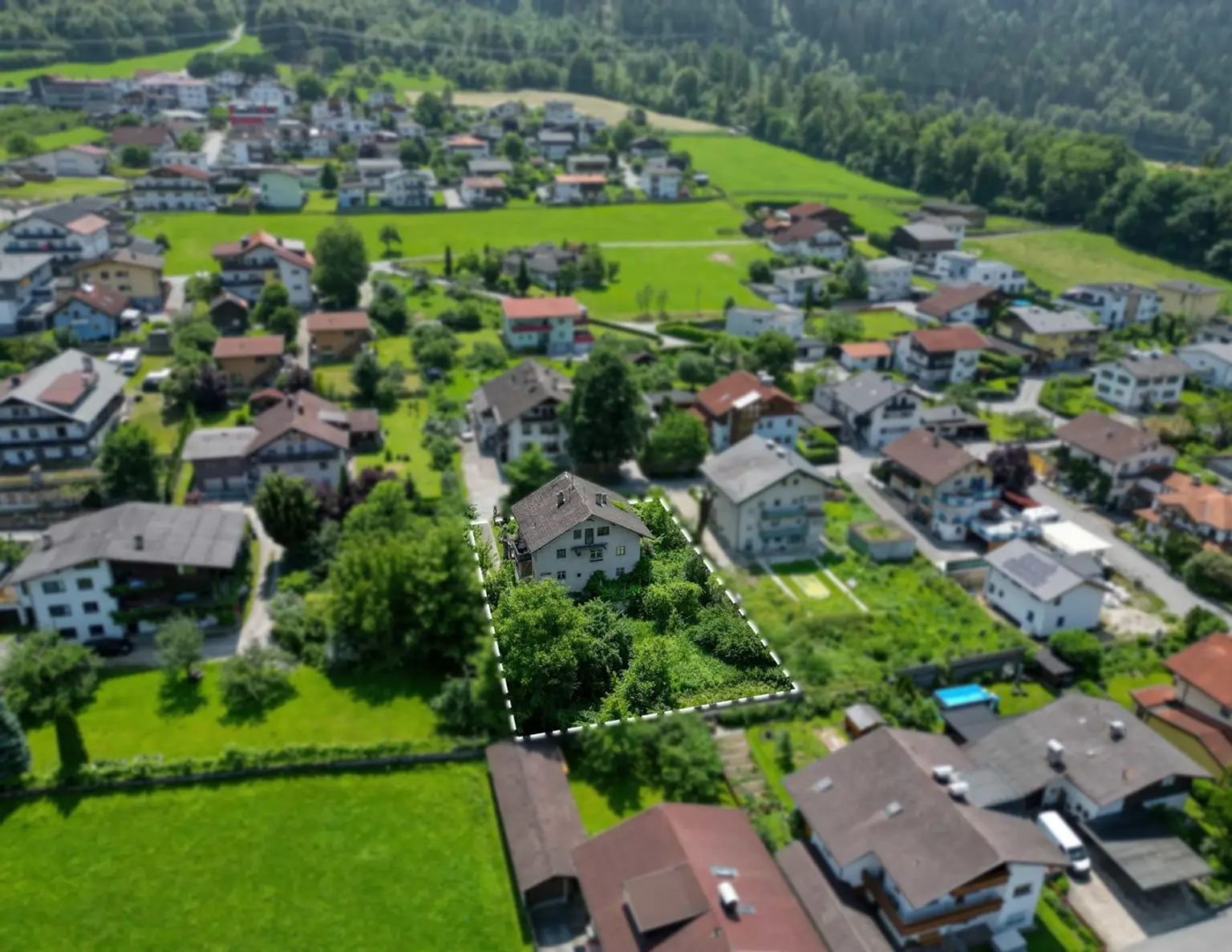 Traumhaftes Grundstück mit flexiblen Möglichkeiten und Altbestand in Stams zu verkaufen!
