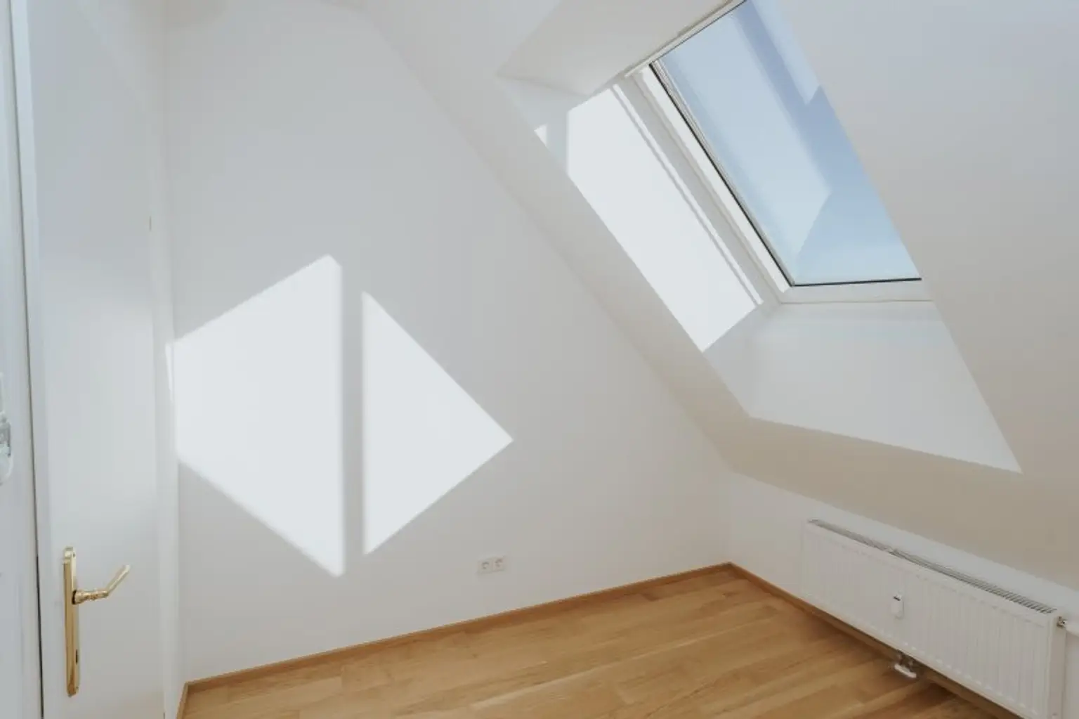Schöne klimatisierte 3 Zimmer Maisonettewohnung im Dachgeschoß