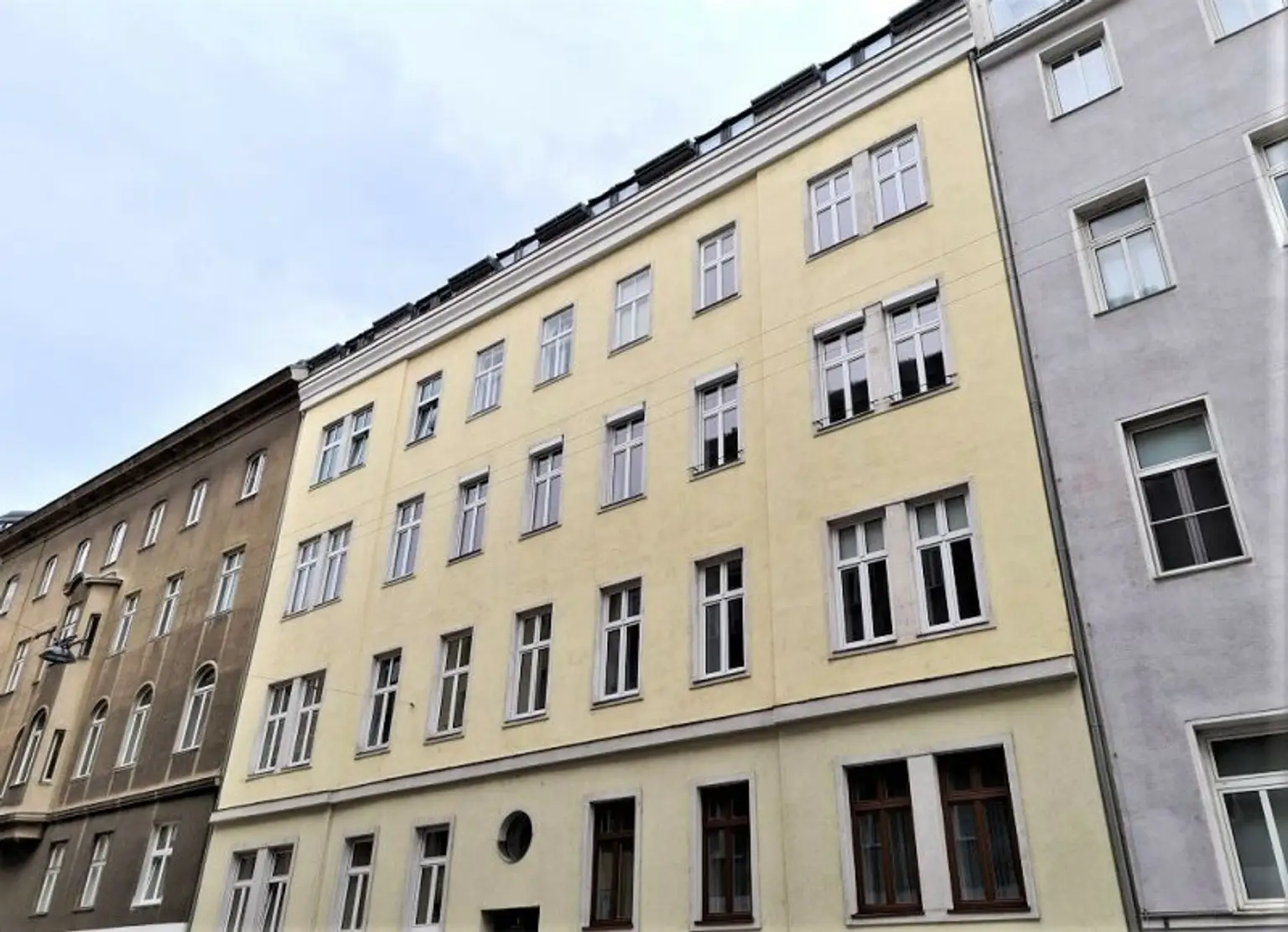 TERRASSENHIT, DACHGESCHOSS, 138 m2 Maisonette mit 45 m2 Terrasse, 3 Zimmer, Wohnküche, Wannenbad, Rembrandtstraße