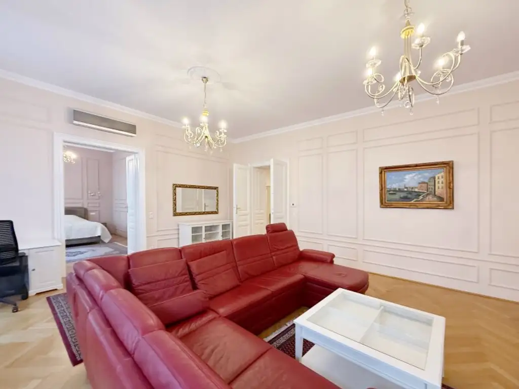 Fully furnished apartment - within walking distance to the 1st district, also available for short-term rentals.