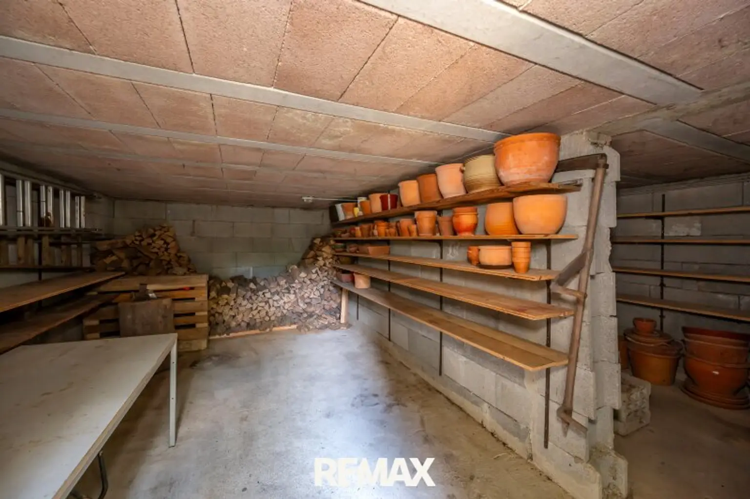 Raum unter Garage
