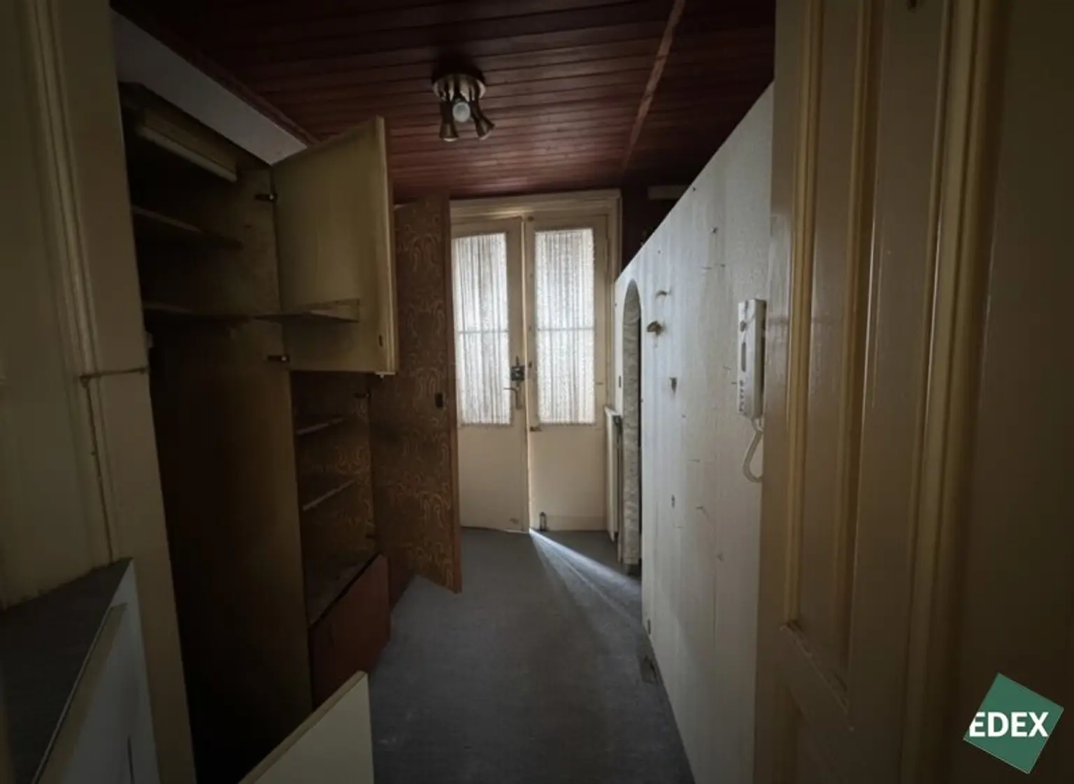 Wohnung mit Potential: Sanierungsbedürftige 2-Zimmer Wohnung nahe Augarten