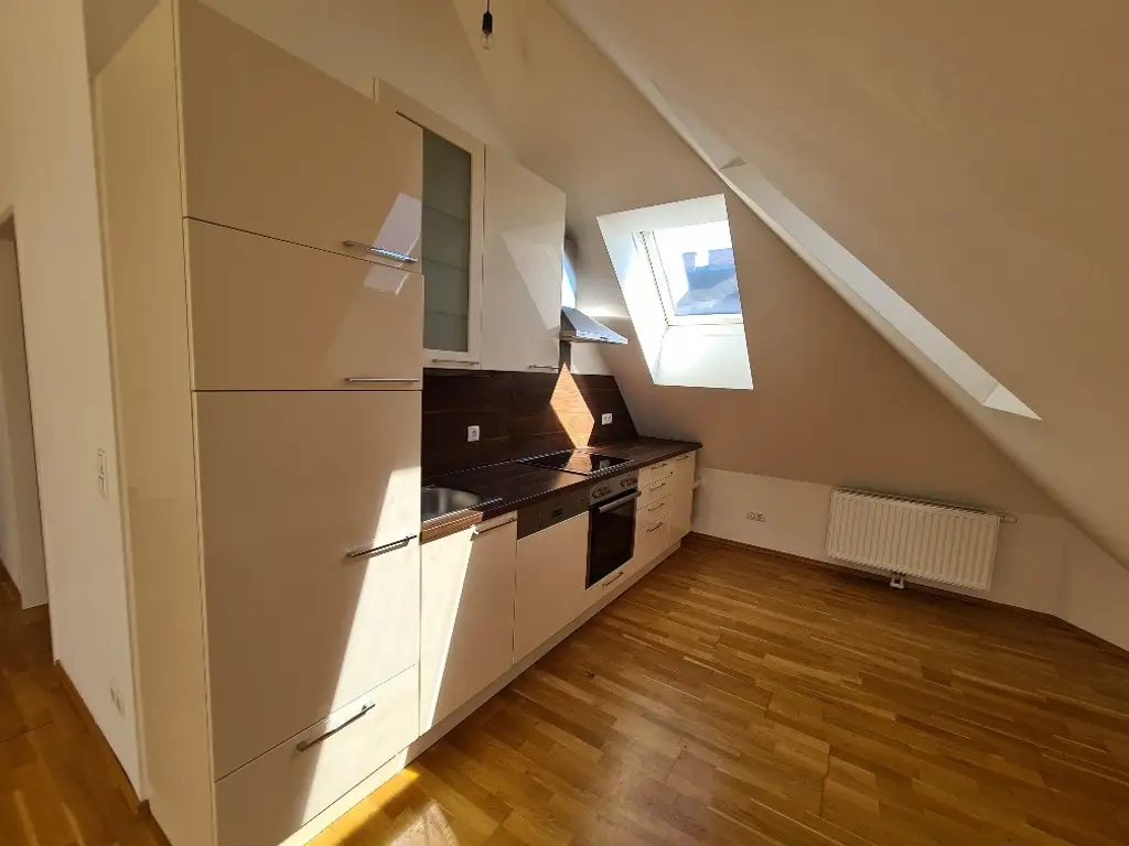 Perfekt aufgeteilte 3-Zimmer-Dachgeschosswohnung in
unmittelbarer Nähe zur Herz-Passage!