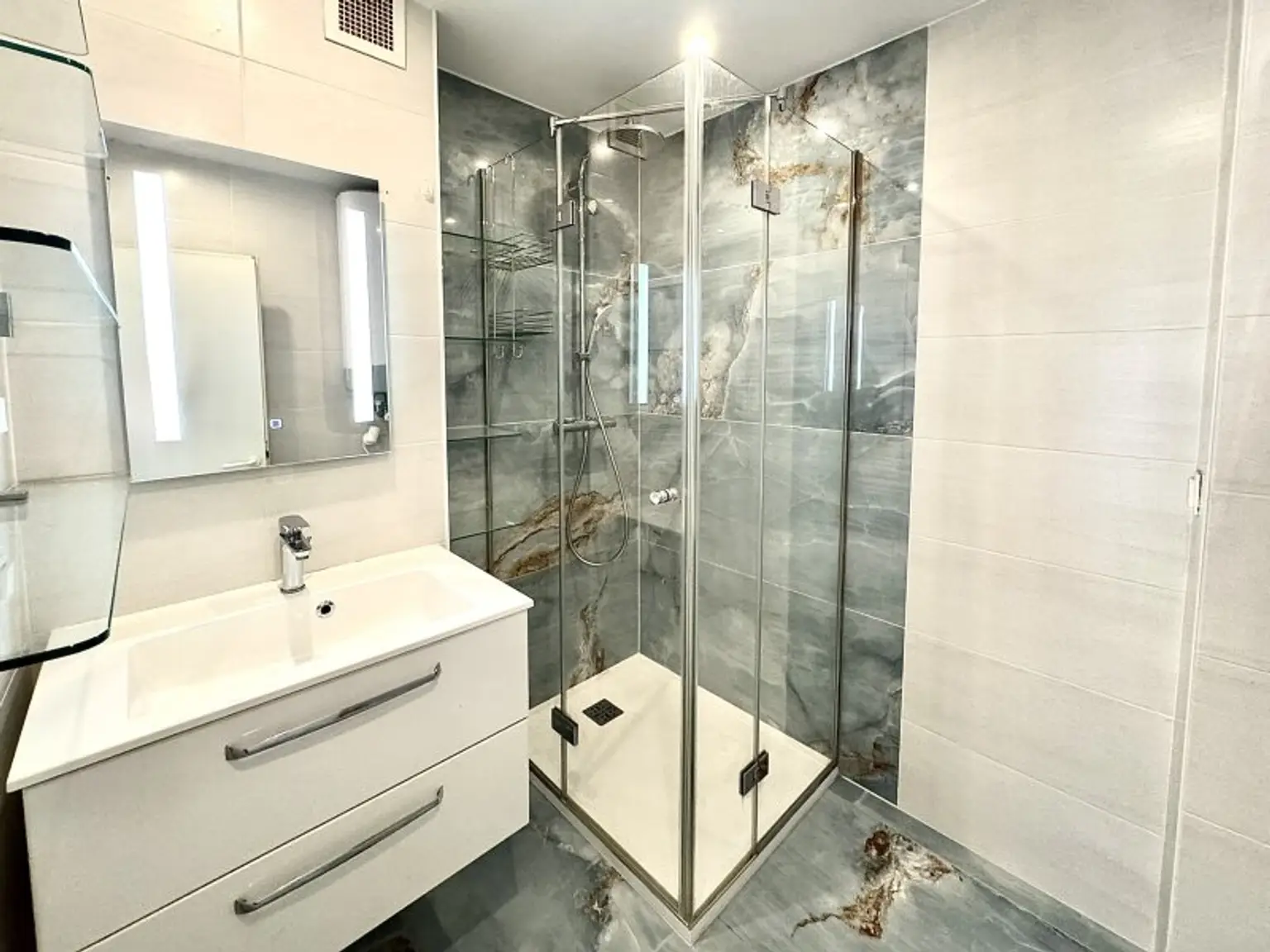 Ca. 9 Minuten vom Augarten! U6 in Gehweite I ruhige Loggia I Innenhoflage I