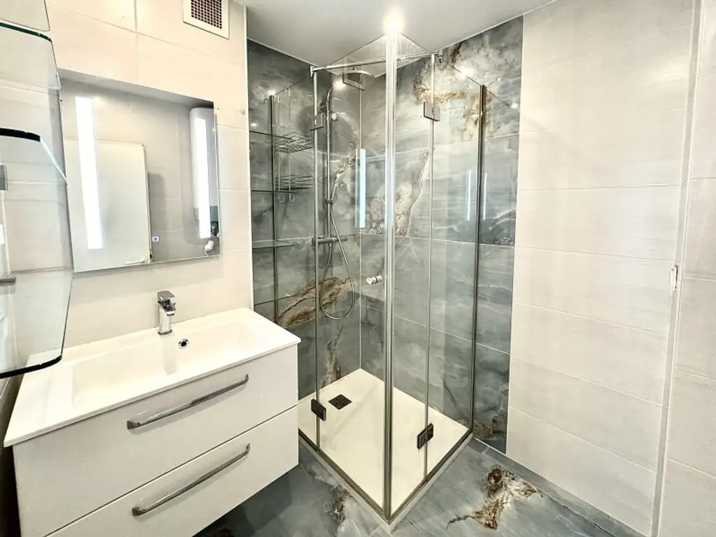 Ca. 9 Minuten vom Augarten! U6 in Gehweite I ruhige Loggia I Innenhoflage I