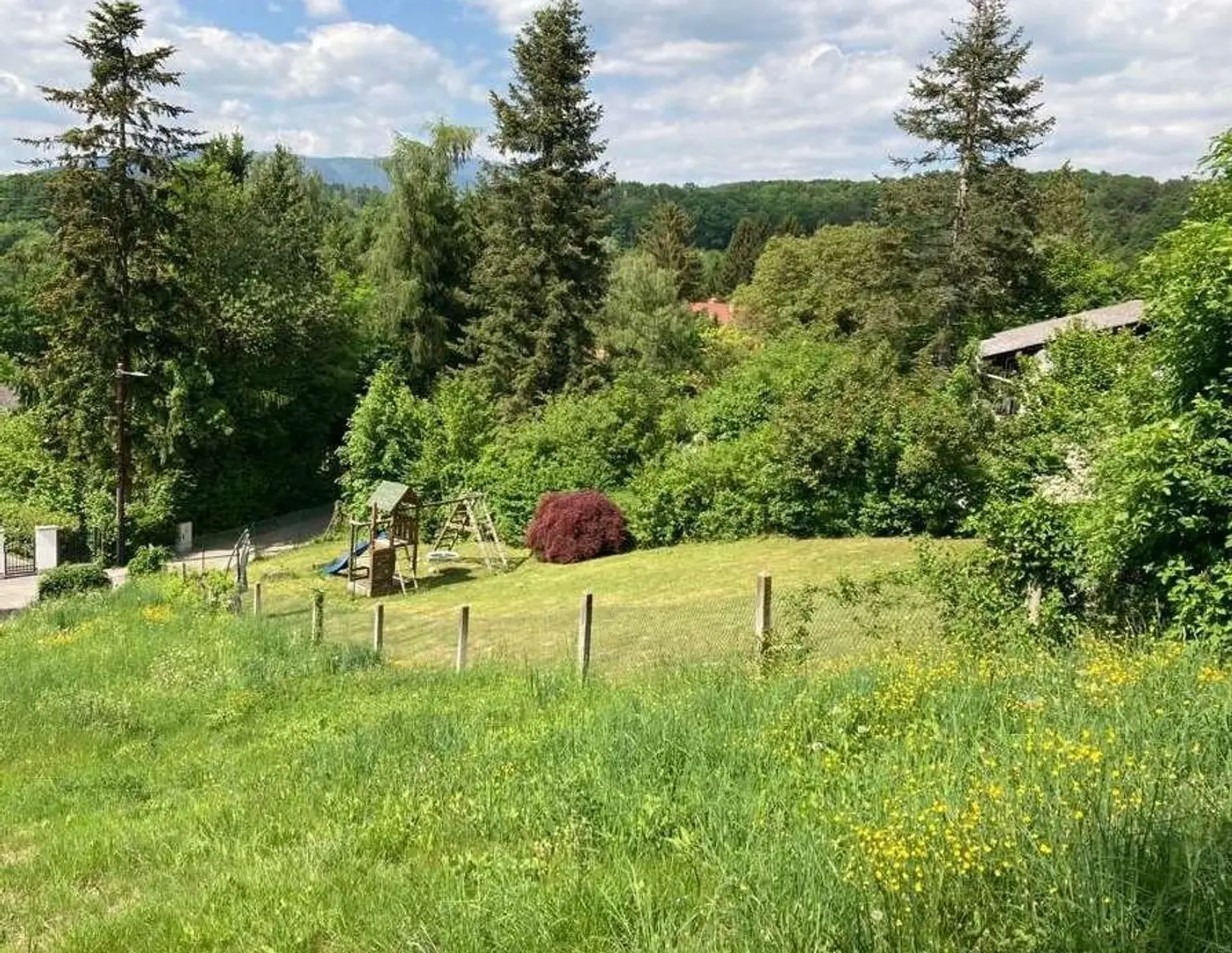 Graz-Rarität: Traumhaftes Grundstück nahe Stoffbauer mit Baubewilligung! Naturnah & stadtnah: Sonniger Baugrund mit Fernsicht - Perfekt für Ihr Familienhaus!