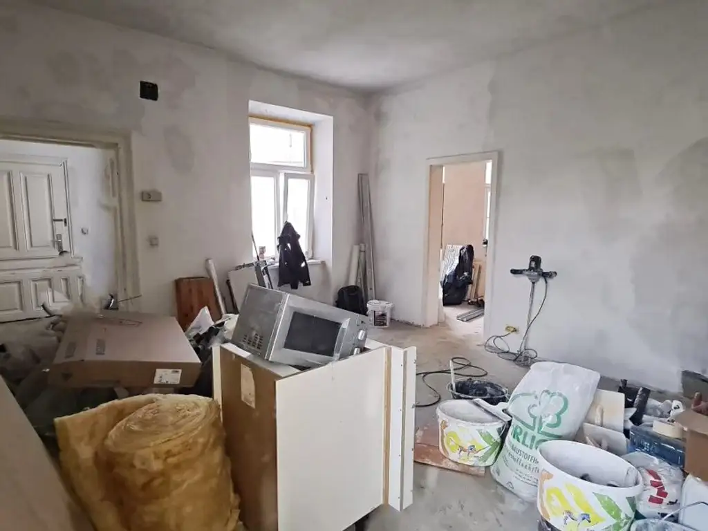 SEEGASSE, ERSTBEZUG, unbefristete 73 m2 Altbau, Wohnküche, 2 Zimmer, Duschbad, Parketten, Hofruhelage, U4-Nähe