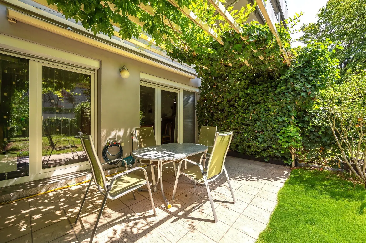 Charmante Wohn-Oase mitten in der Stadt - 126m² Wohnraum, + Terrasse, + Garten, Stellplatz und viel Komfort!