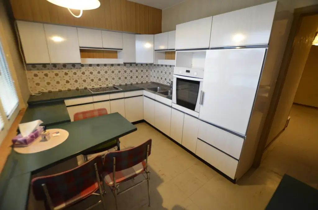 Sanierungsbedürftige 2-Zimmer Wohnung mit sonniger Loggia