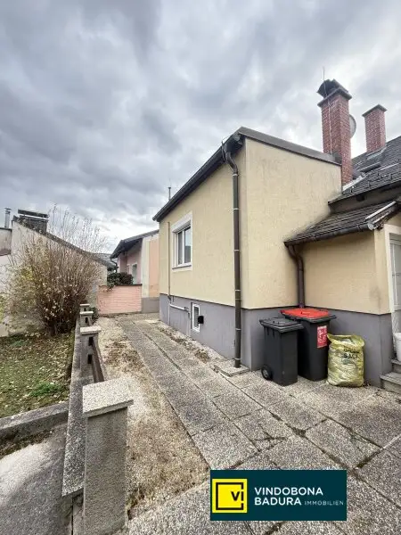 Sanierungsbedürftiges Einfamilienhaus in ruhiger Lage!!!