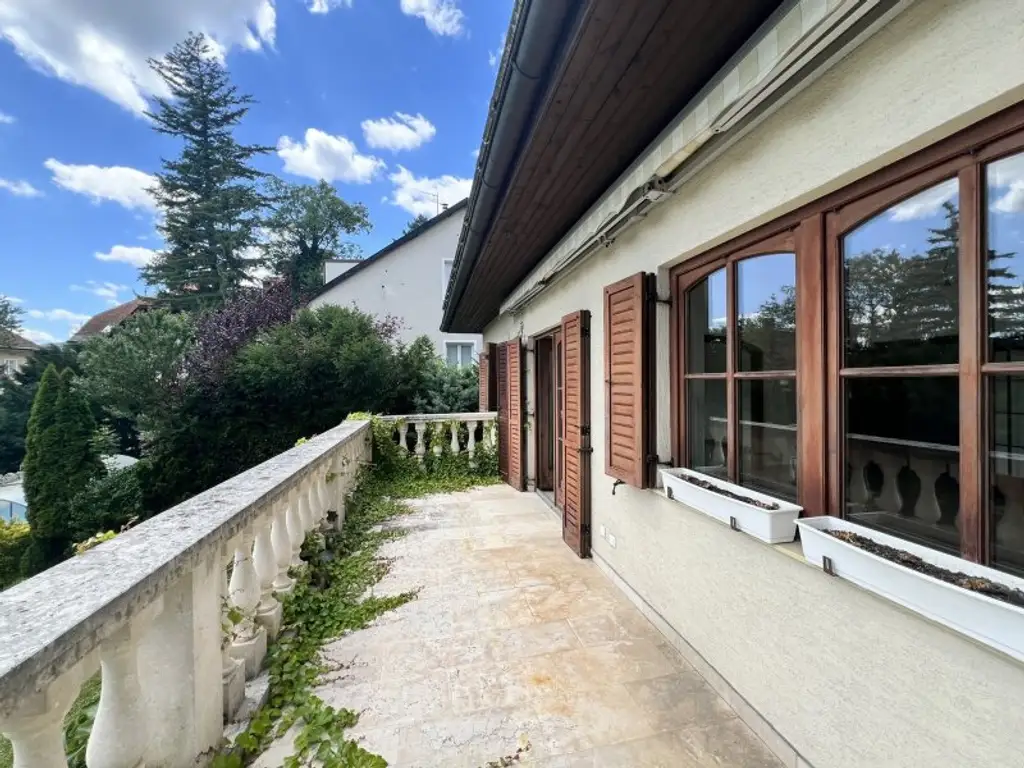 Rarität (!) Großzügige Villa in Badener Bestlage am Mitterberg mit prächtigem Garten - zentrumsnahe (!)