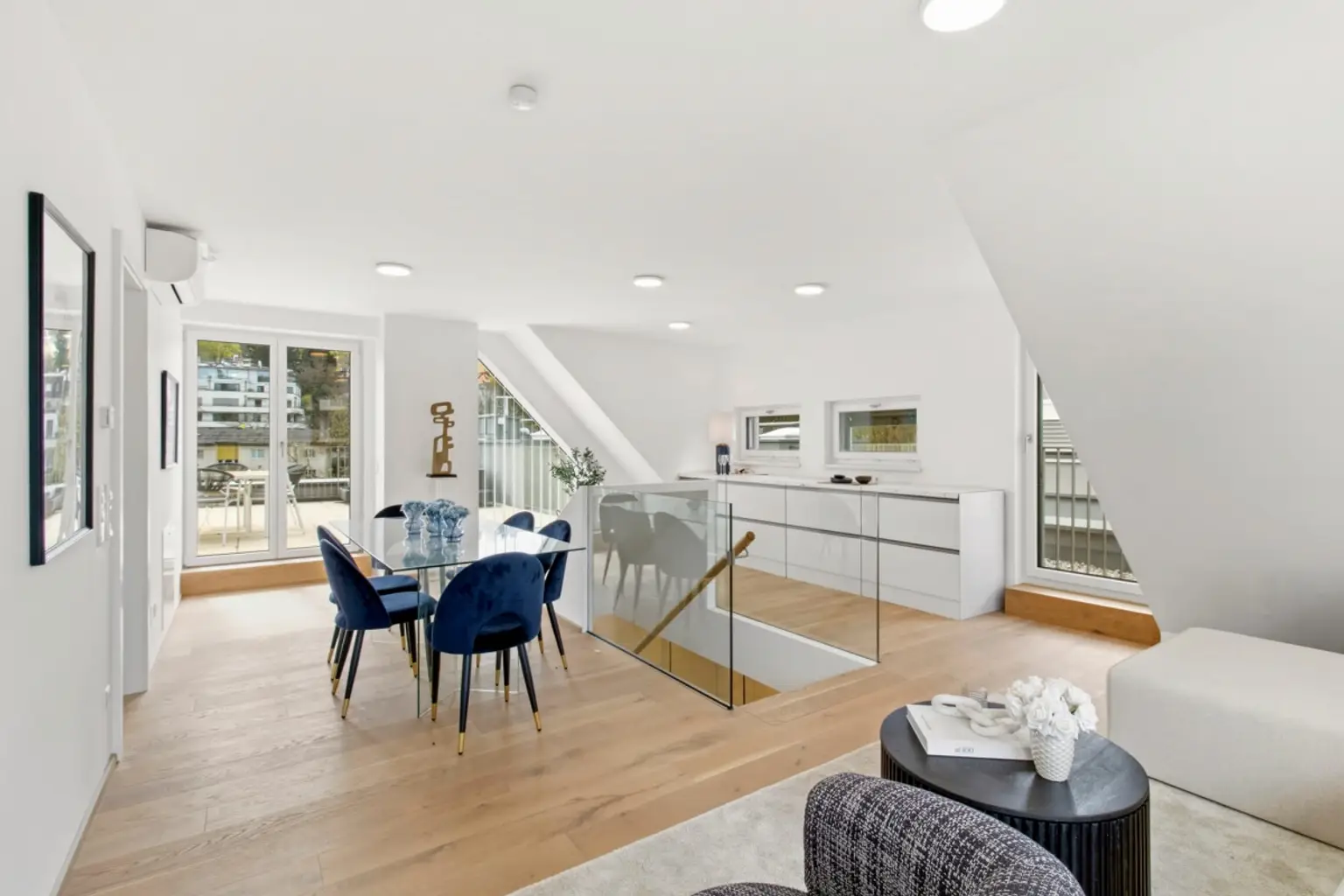 E | ++ WEITBLICK. RUHE. STIL. ++ 3-ZIMMER-MAISONETTE in BESTLAGE | Prima Service Immobilien