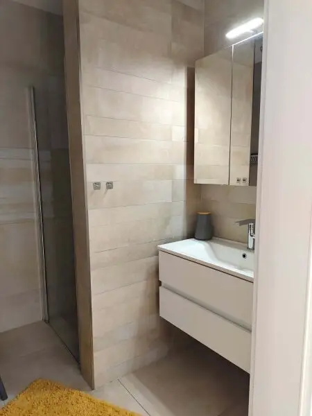 Modernes Wohnhaus  mit angrenzender Café-Bar und 2200m2 Grundstück