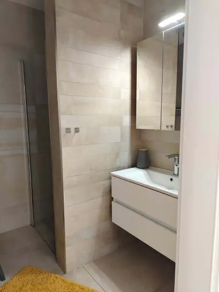 Modernes Wohnhaus  mit angrenzender Café-Bar und 2200m2 Grundstück
