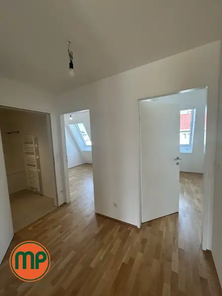 Neubau-Highlight: lichtdurchflutete 3-Zimmer-Dachwohnung mit Loggia