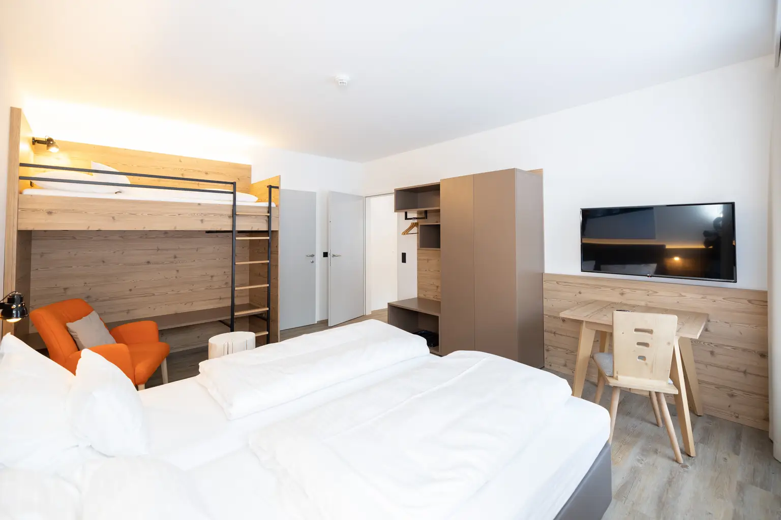 Dormio_Aparthotel_Hinterstoder_Elisabethsee_Bedroom_001.jpg