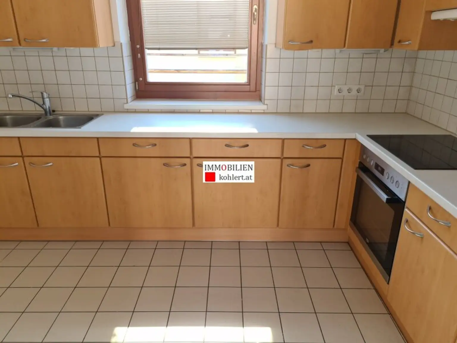 GEMÜTLICHE 2-ZIMMERWOHNUNG MIT LOGGIA, ALLE NEBENRÄUME, GARAGENSTELLPLATZ IM EIGENTUM