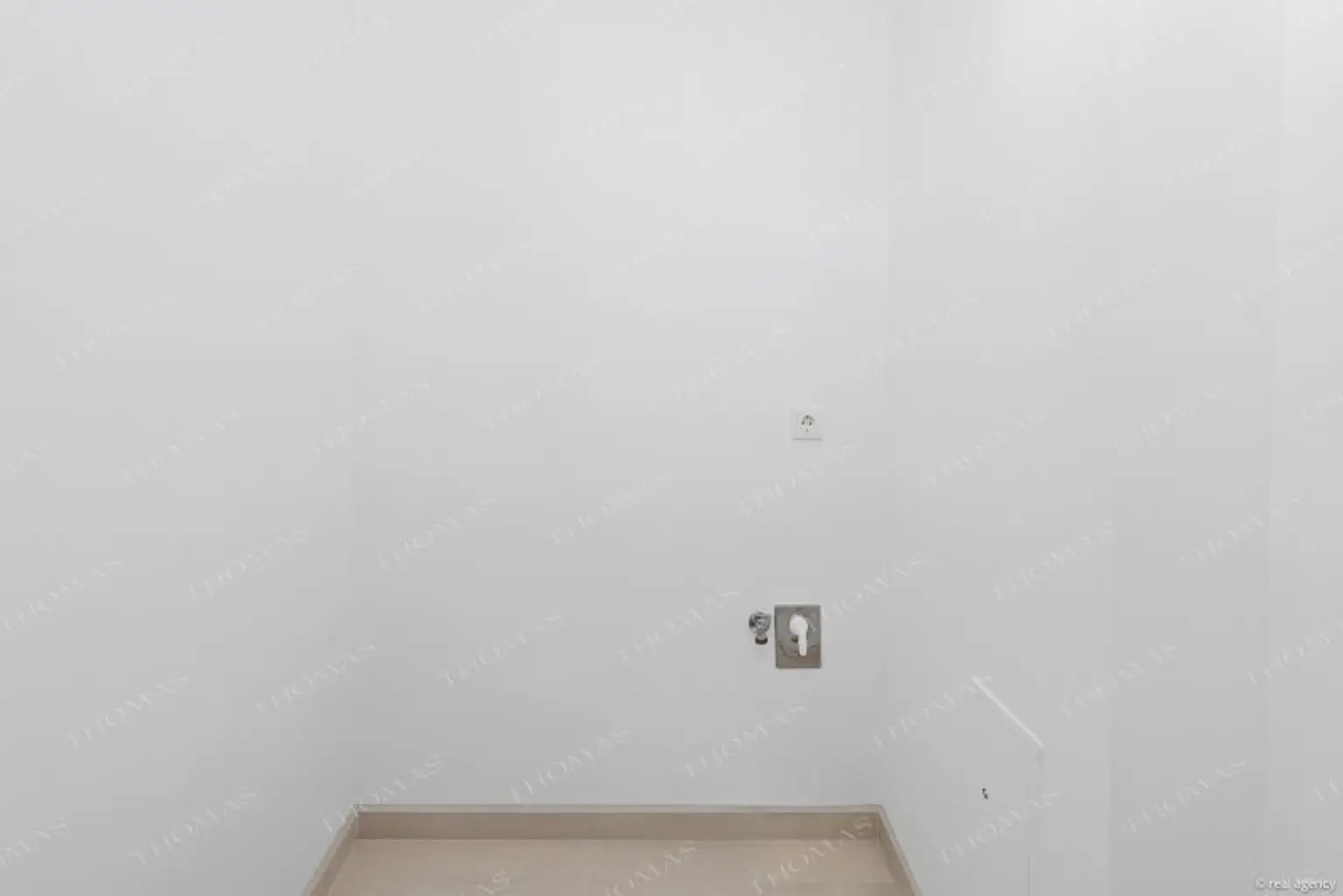 Komplett sanierte 2-Zimmer-Wohnung mit Loggia