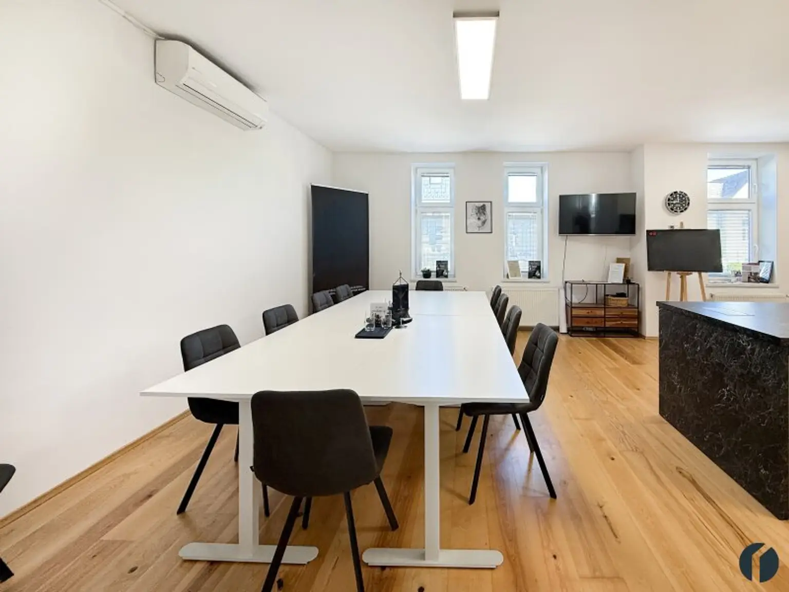 Wohnraum mit offener Küche