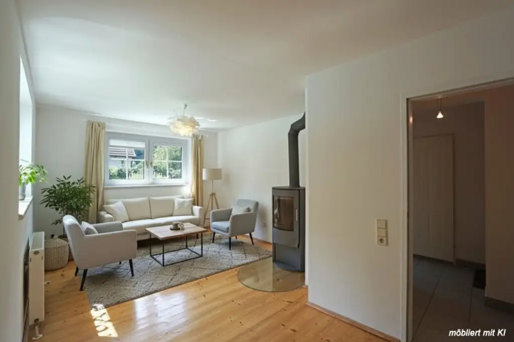 Repräsentative Villa mit Pool und Wellnessbereich in sonniger Waldrandruhelage