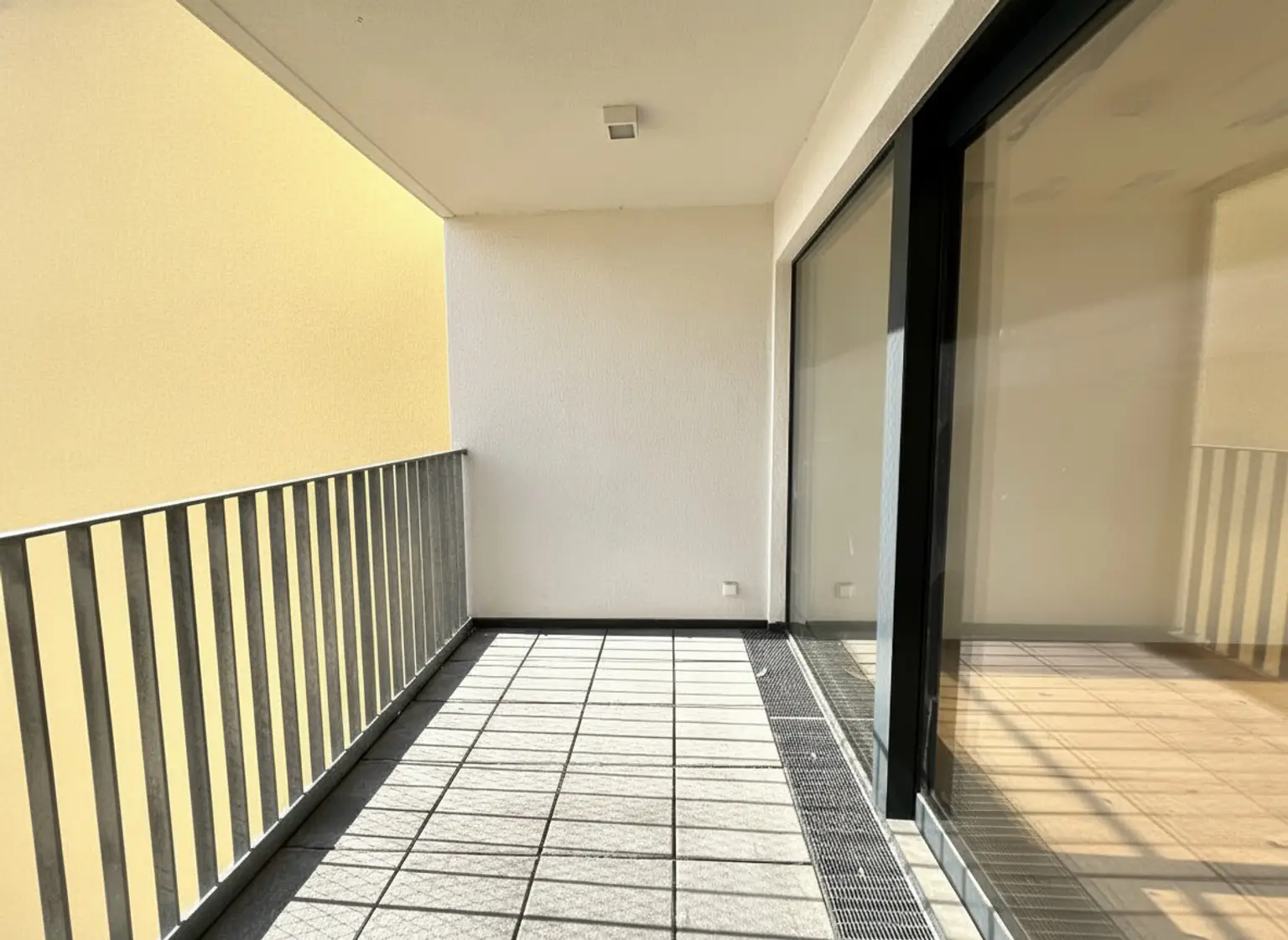 UNBEFRISTET: Klimatisierte Dachgeschosswohnung mit 2 Loggien in Top Lage