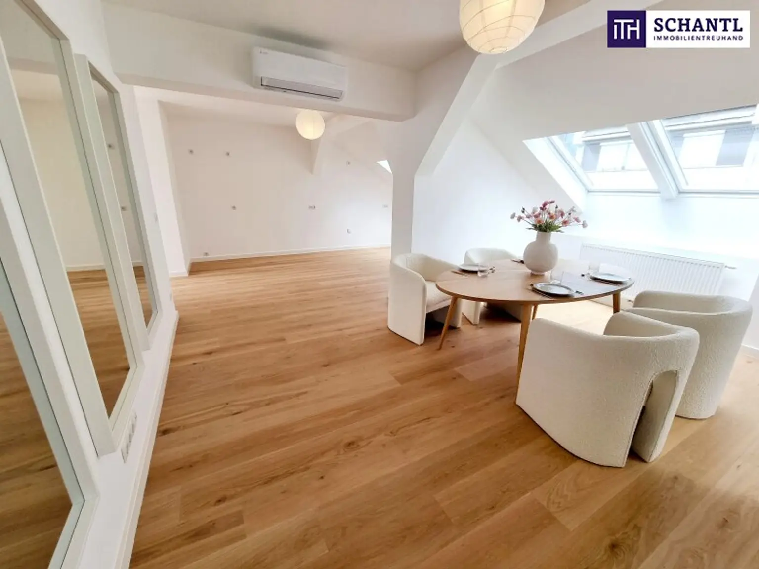 WOW! Stylischer Wohntraum im Dachgeschoss! Frisch saniert + Ruhelage + Traumhaftes Altbauhaus + Hofseitige Terrasse + U-Bahn ums Eck + Beste Infrastruktur und Anbindung!