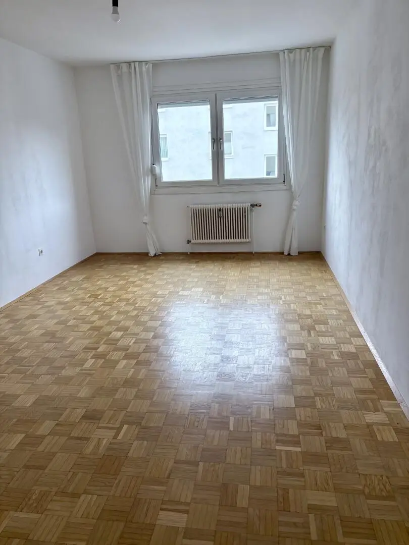 Geidorf: Großzügige 4 Zimmer-Mietwohnung, verglaste Loggia, WEG geeignet.