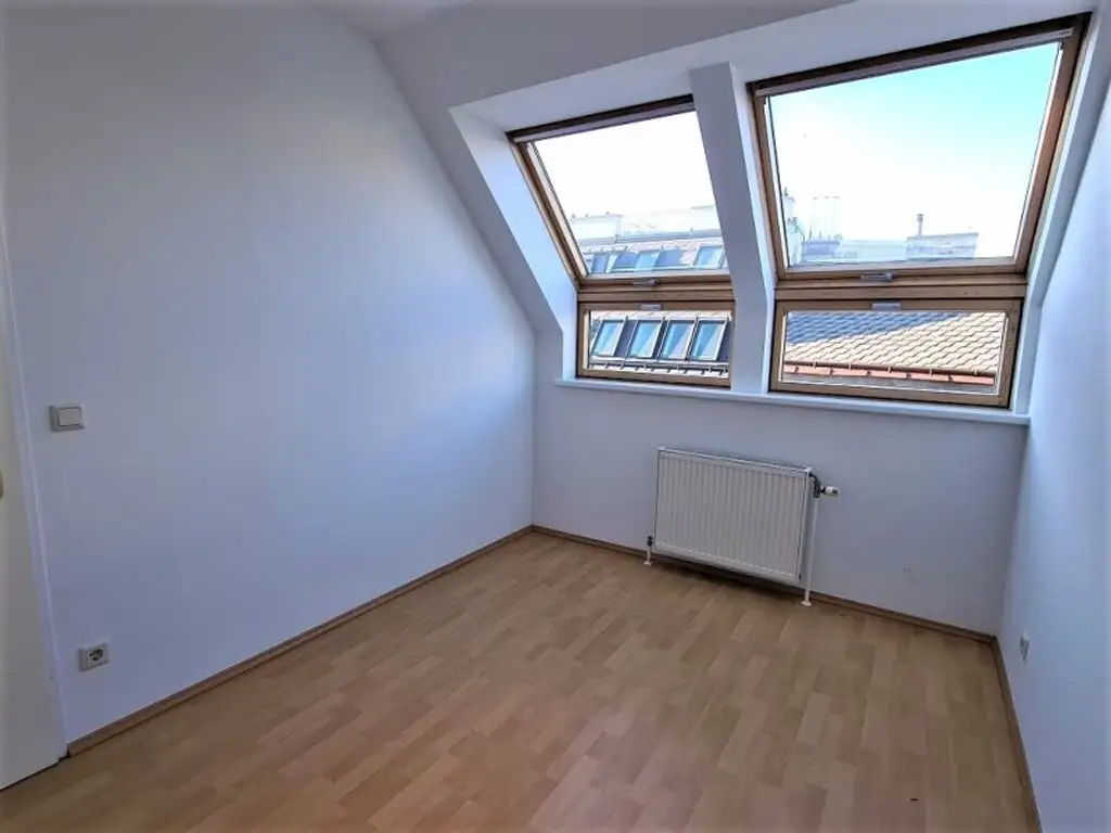 TERRASSENHIT, DACHGESCHOSS, 81 m2 Maisonette mit 12 m2 Terrasse, 3 Zimmer, Küche, Galerie, Wannenbad, Augarten-Nähe