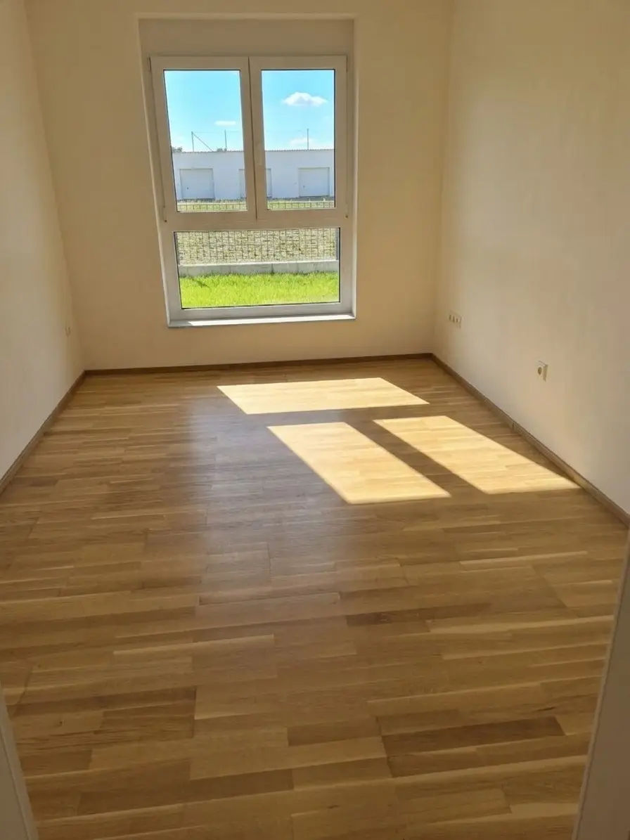 Neubau: Ca. 73 m² Wohnung mit ca. 43 m² Eigengarten