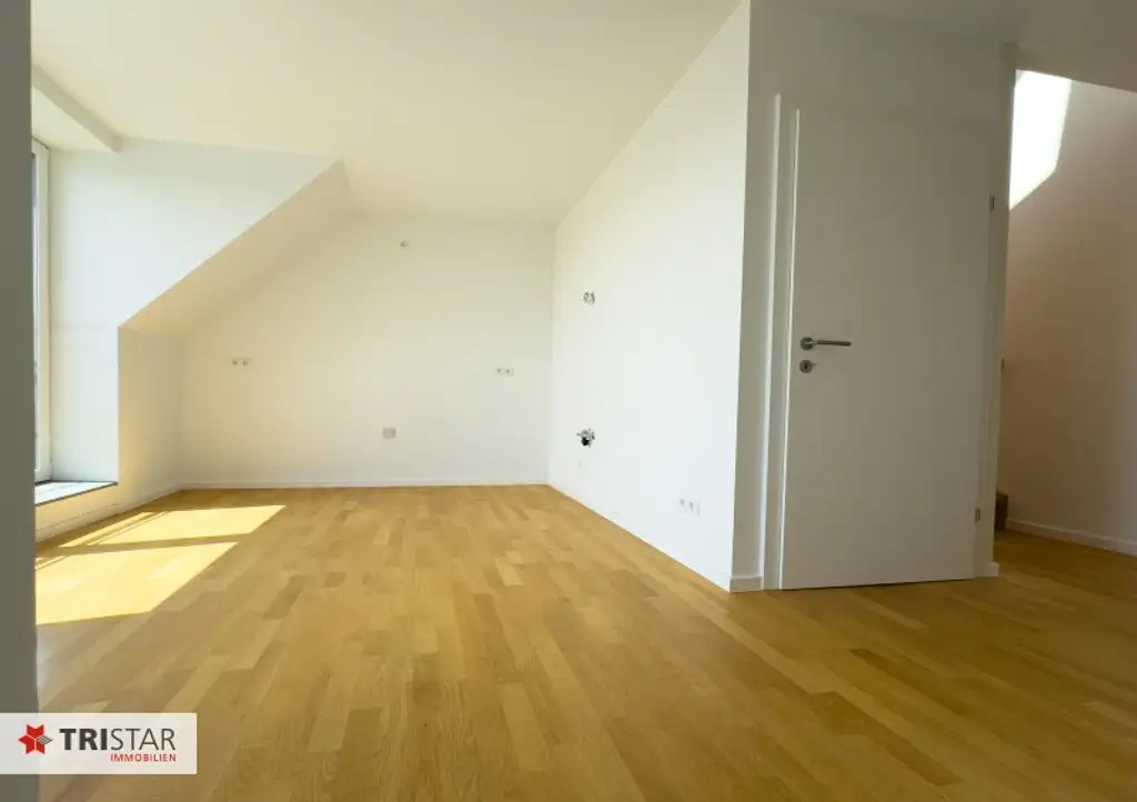 Nähe AKH · Dachgeschosswohnung · zwei Etagen · drei Außenflächen · Küchenanschlüsse auf beiden Ebenen · verführerischer Preis!!