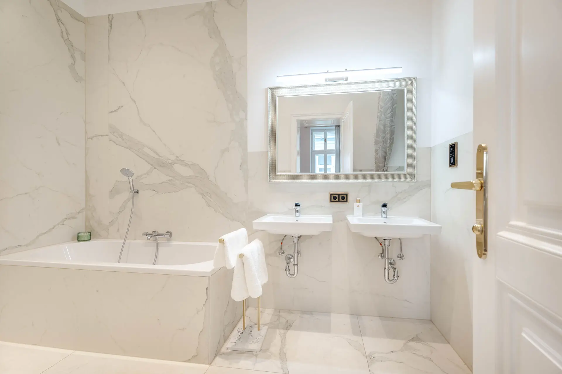 1010_Wien_Imperiales Palais-Apartment_ Badezimmer 1