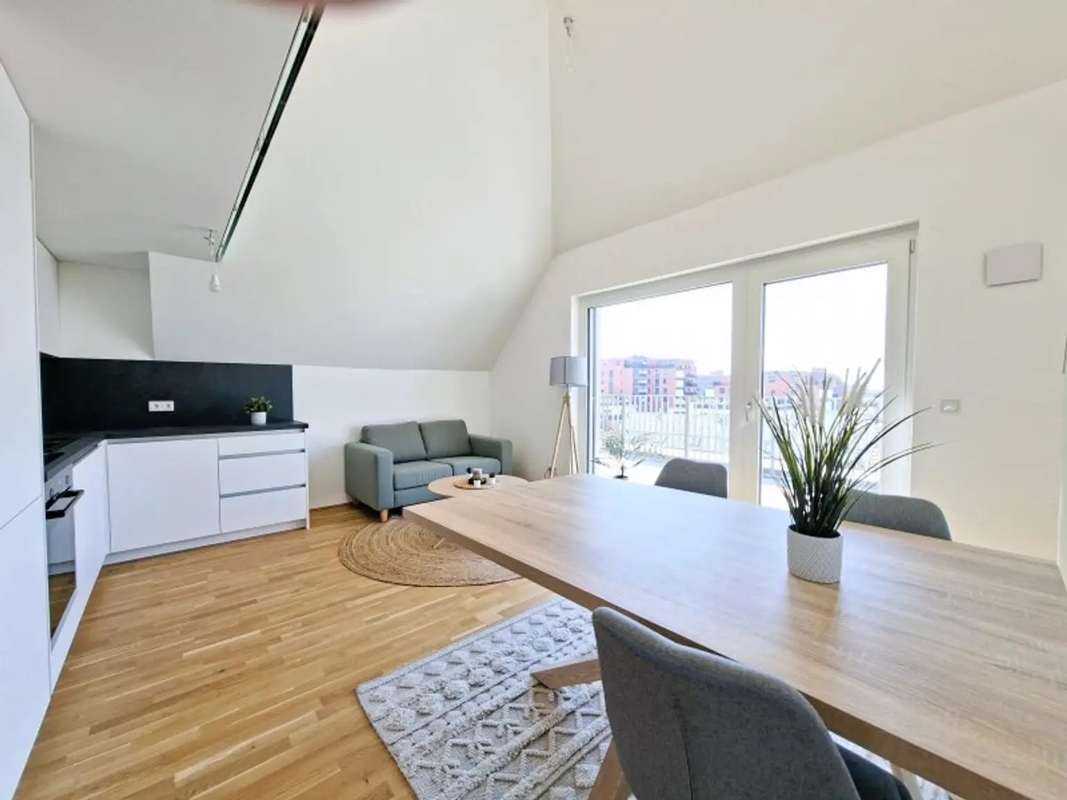 Hier müssen Sie schnell sein - AB SOFORT BEZIEHBAR!! Tolle 3 Zimmerdachgeschosswohnung + zwei Terrassen! Absolute Toplage! U1 Kagranerplatz!