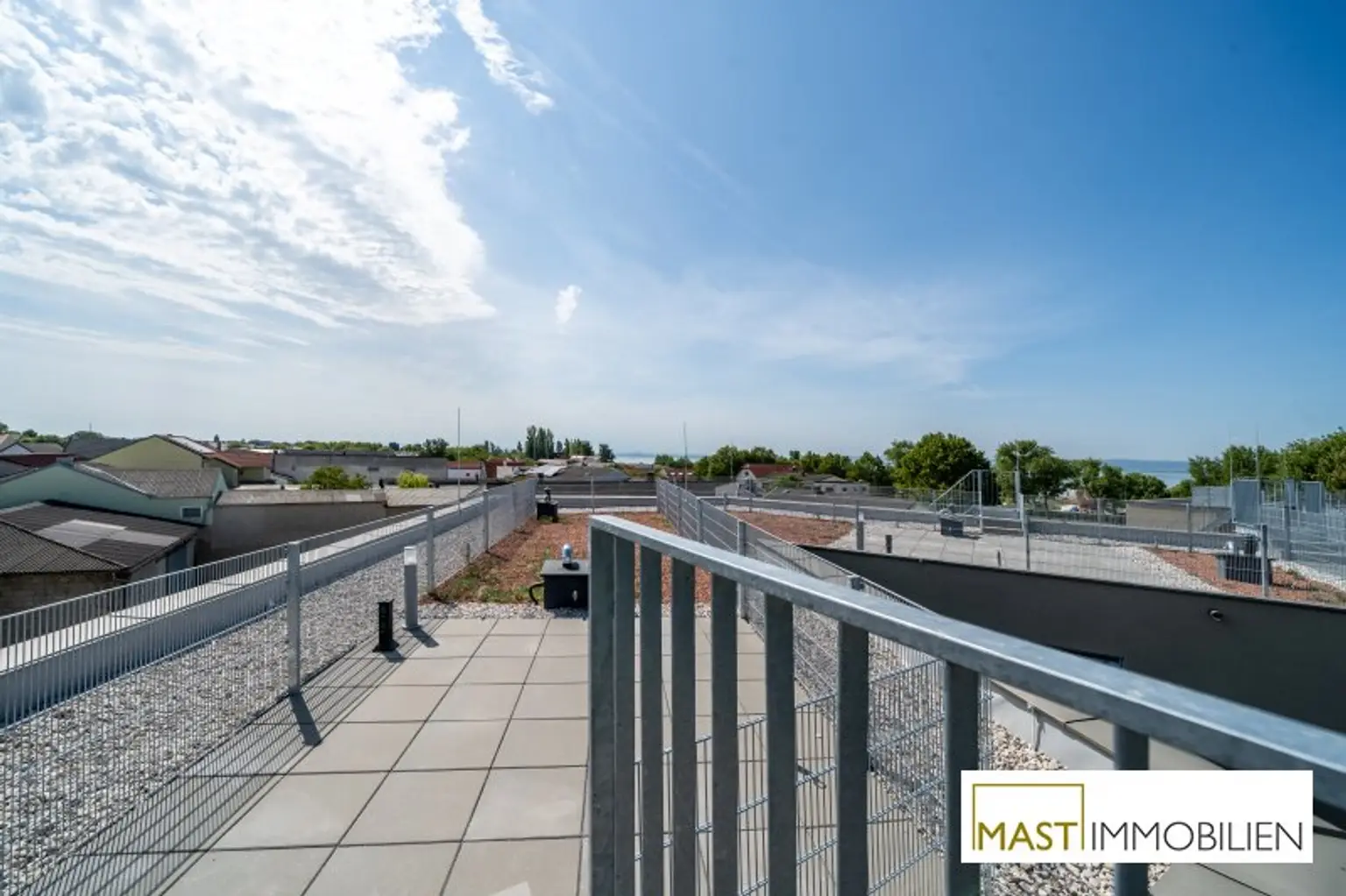 *Sommer 2025* Rund 180 qm Freifläche und Blick auf den See bei dieser exklusiven Dachgeschosswohnung!