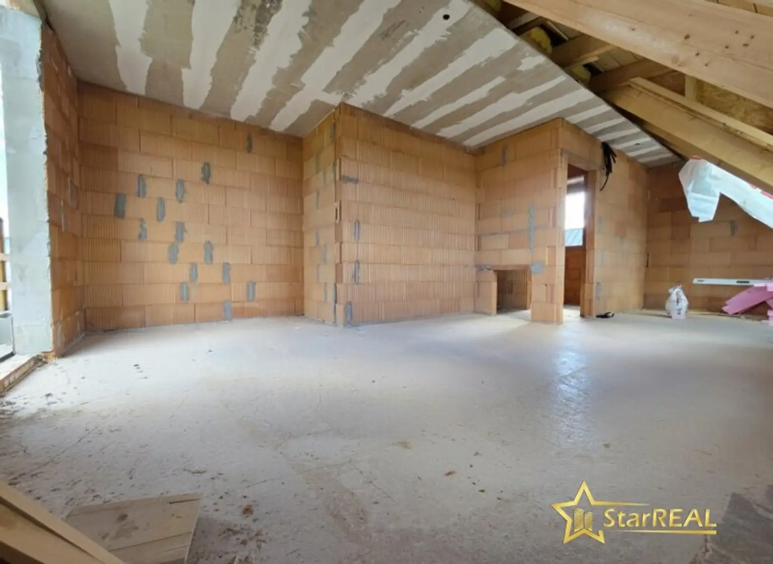 IN BAU! NÄHE GYM SIMONSGASSE. 5 ZIMMER-ZIEGELHAUS. KELLER. 90m² GARTEN. PHOTOVOLTAIK. TOP AUSSTATTUNG. PROVISIONSFREI für den Käufer.