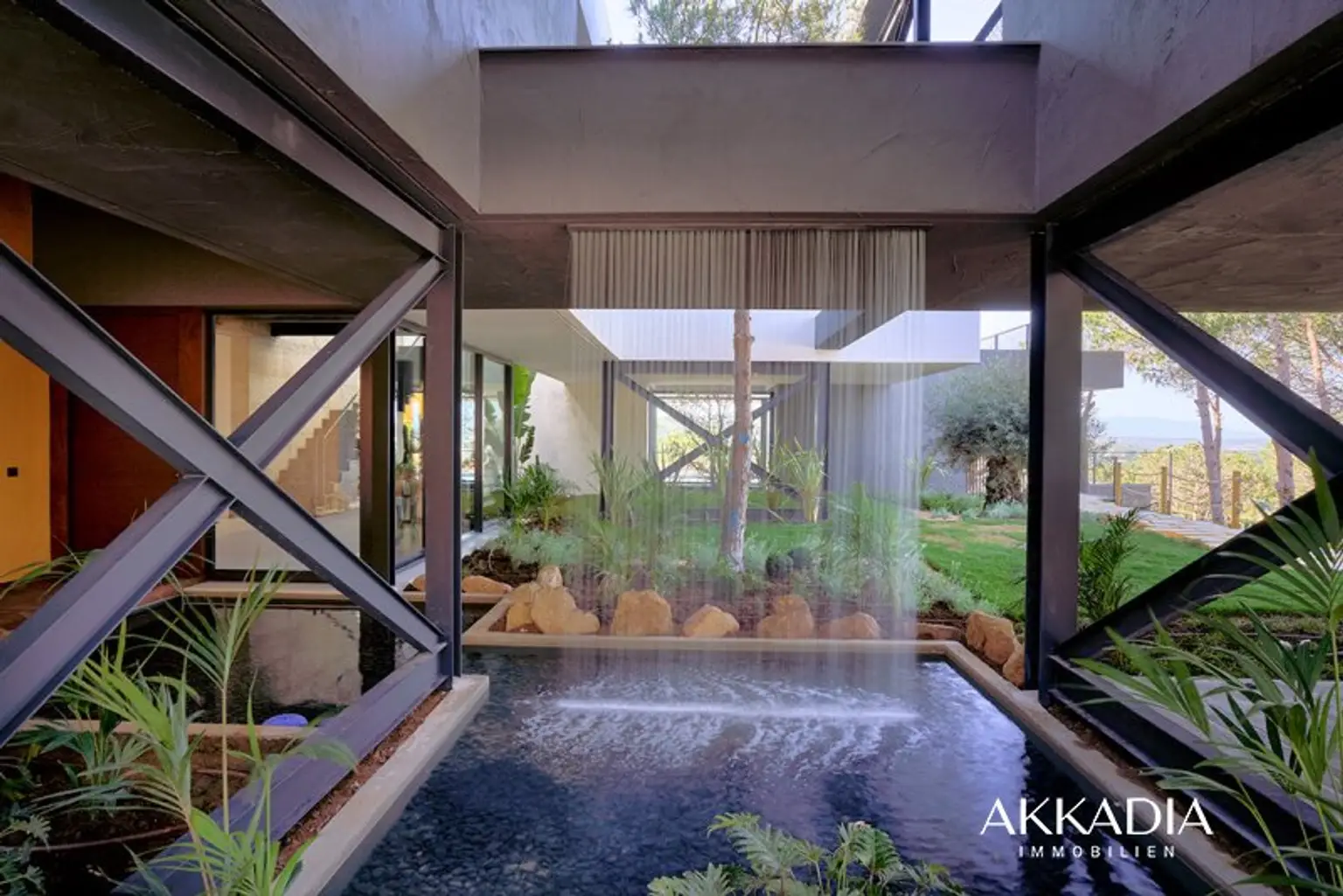 Prämierte Architektenvilla mit Blick über die Sierra Grazalema