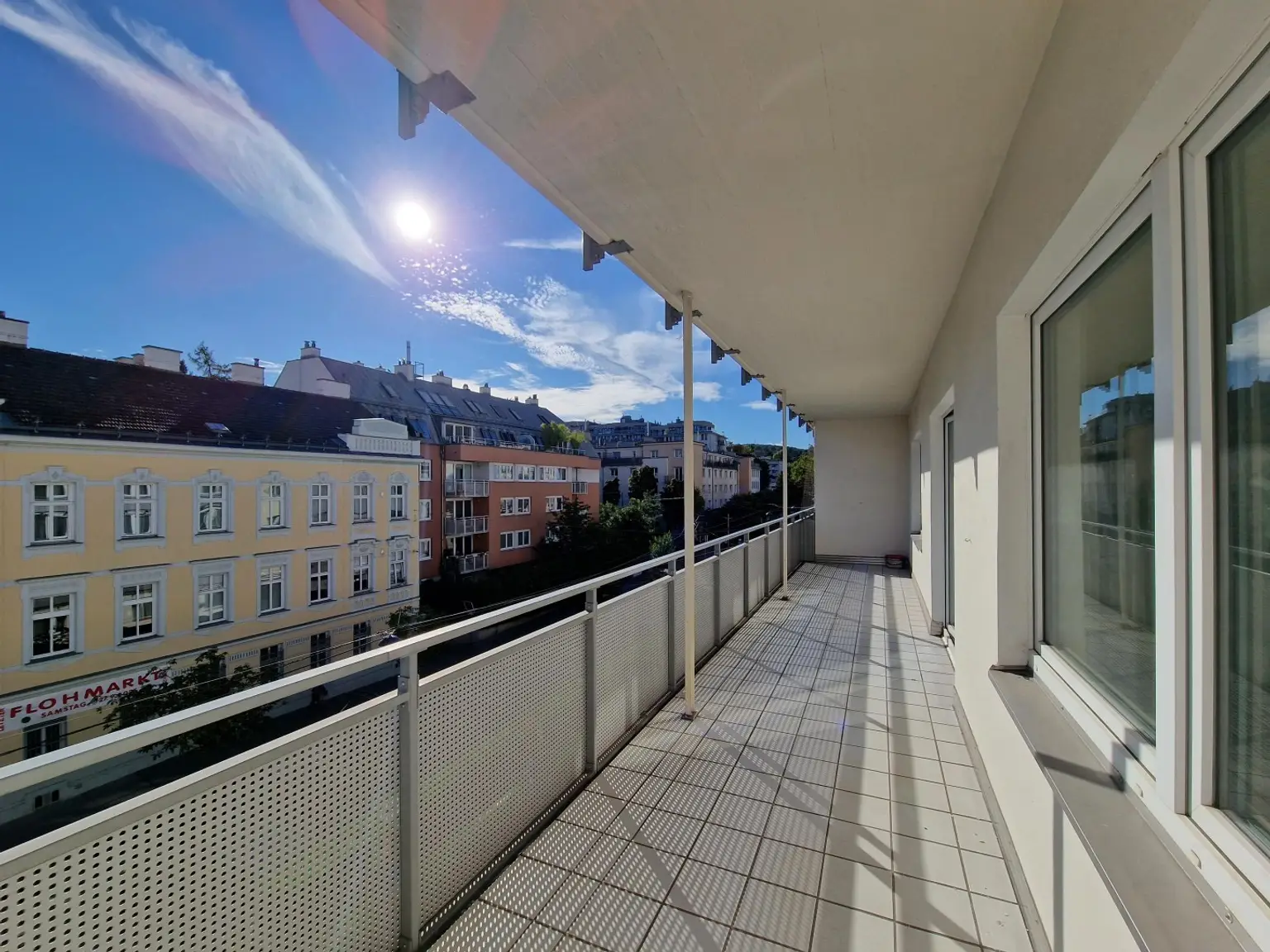 "Helle renovierte 4-Zimmerwohnung mit Balkon nahe dem Türkenschanzpark - WG-tauglich"