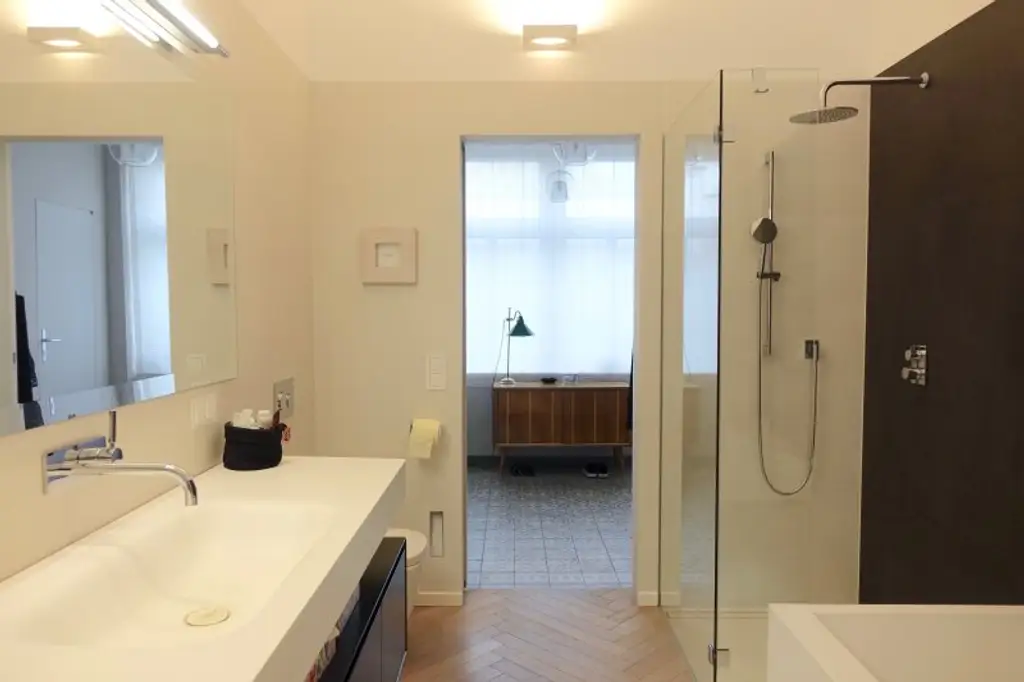 Altbau mit Terrasse und Wellness bei Schlosspark (U4)
