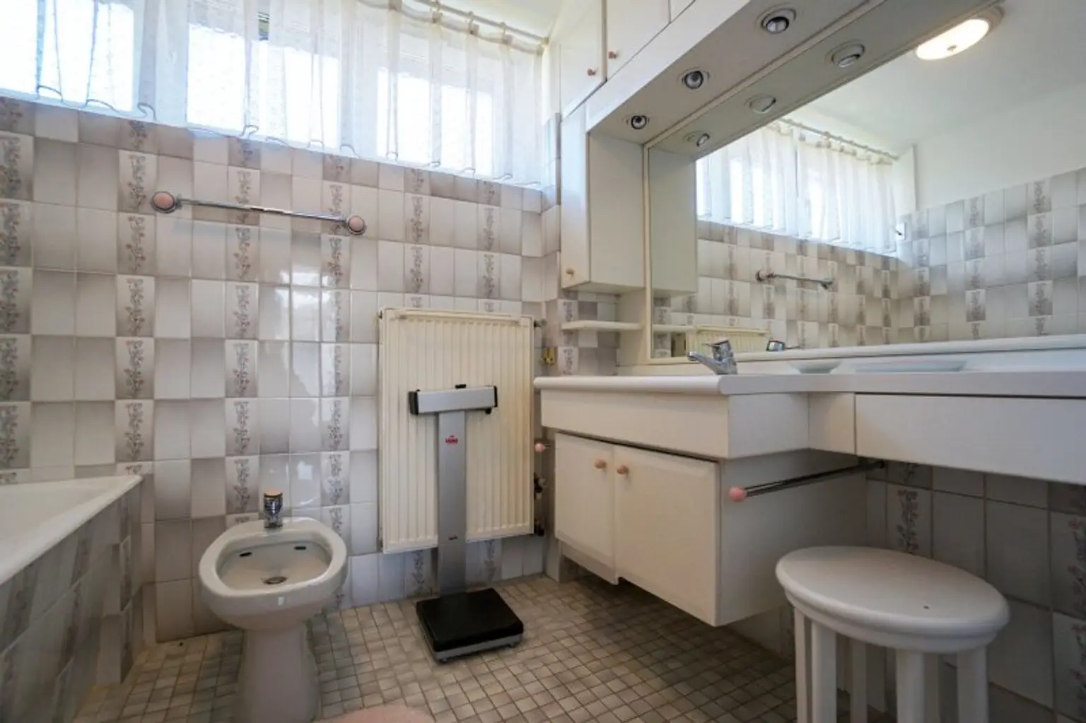 Bad mit Wanne und Bidet