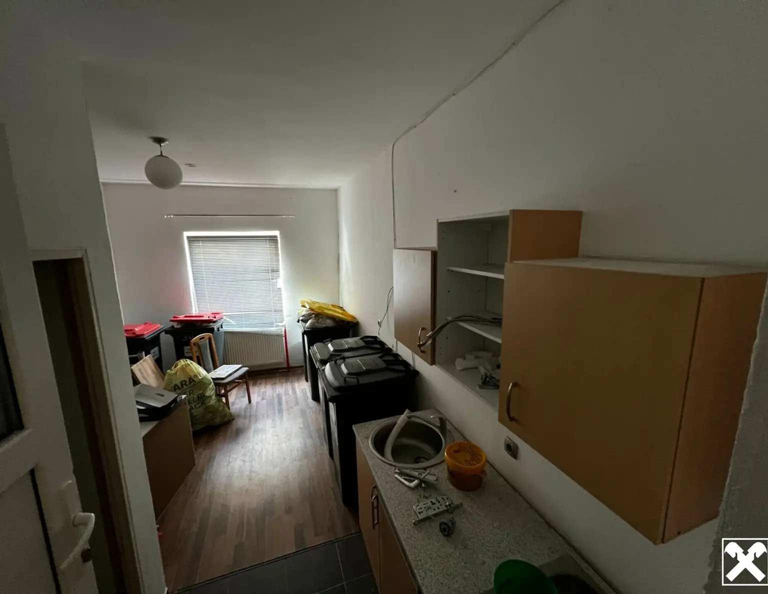 VOLL VERMIETETES, TEILSANIERTES ZINSHAUS