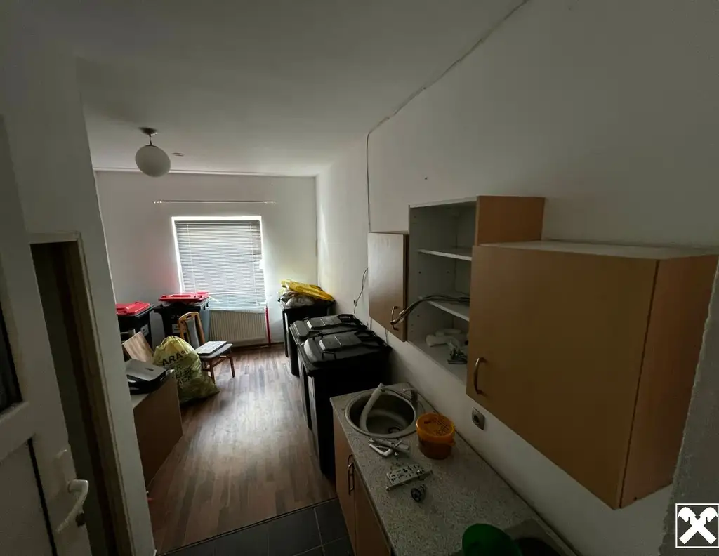 VOLL VERMIETETES, TEILSANIERTES ZINSHAUS