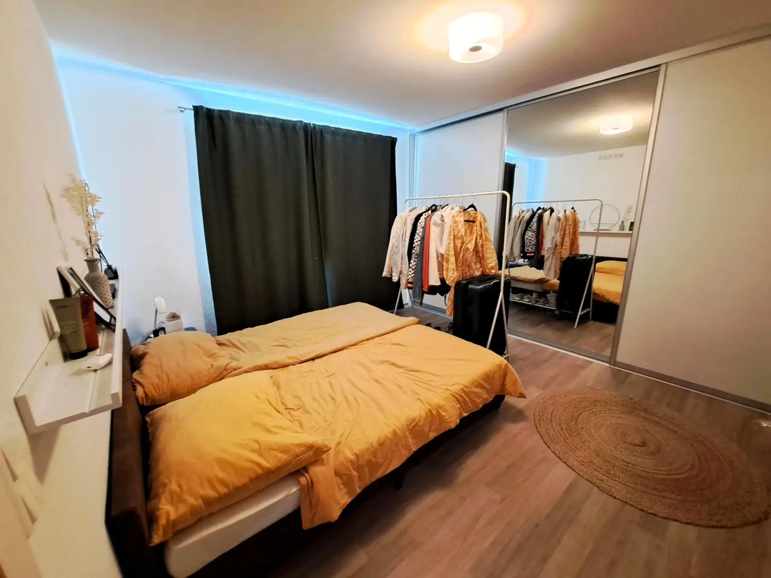 Wohnjuwel mit 2 Wohnungen (ca. 290 m² Wfl.), 2 Terrassen, Gartenareal mit Pool & Poolhaus - Neuzeug