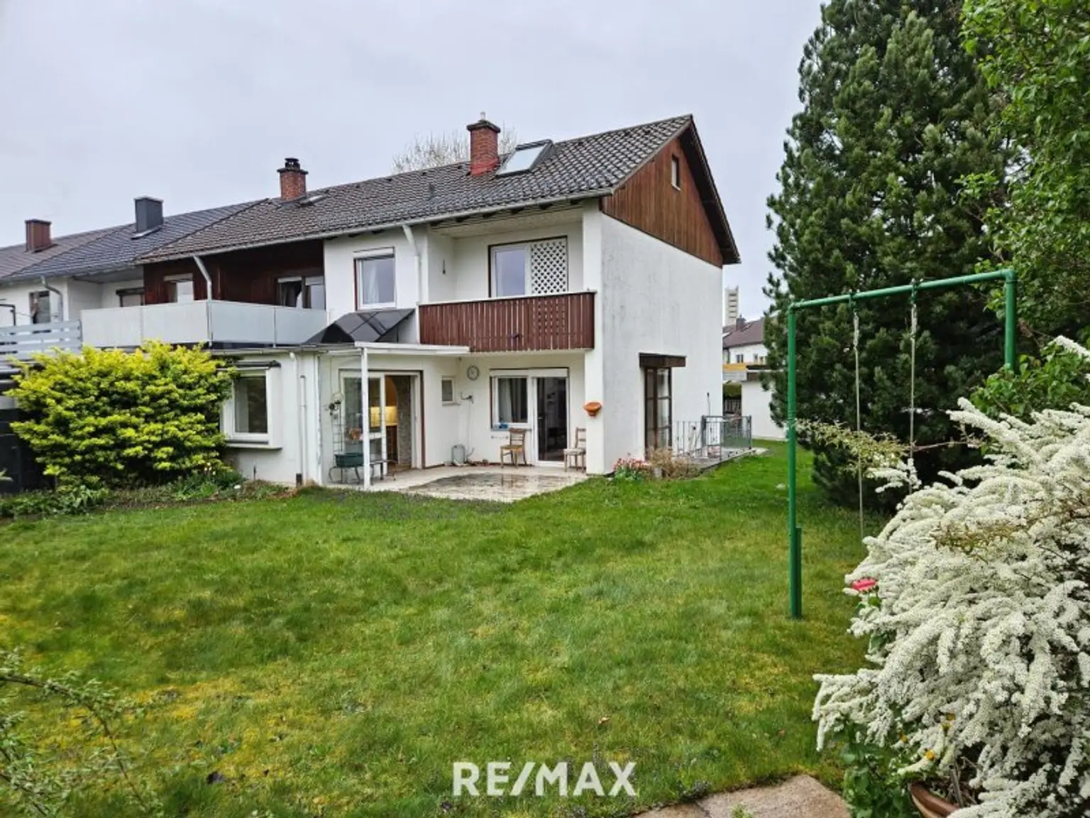 Eckreihenhaus mit großem Garten