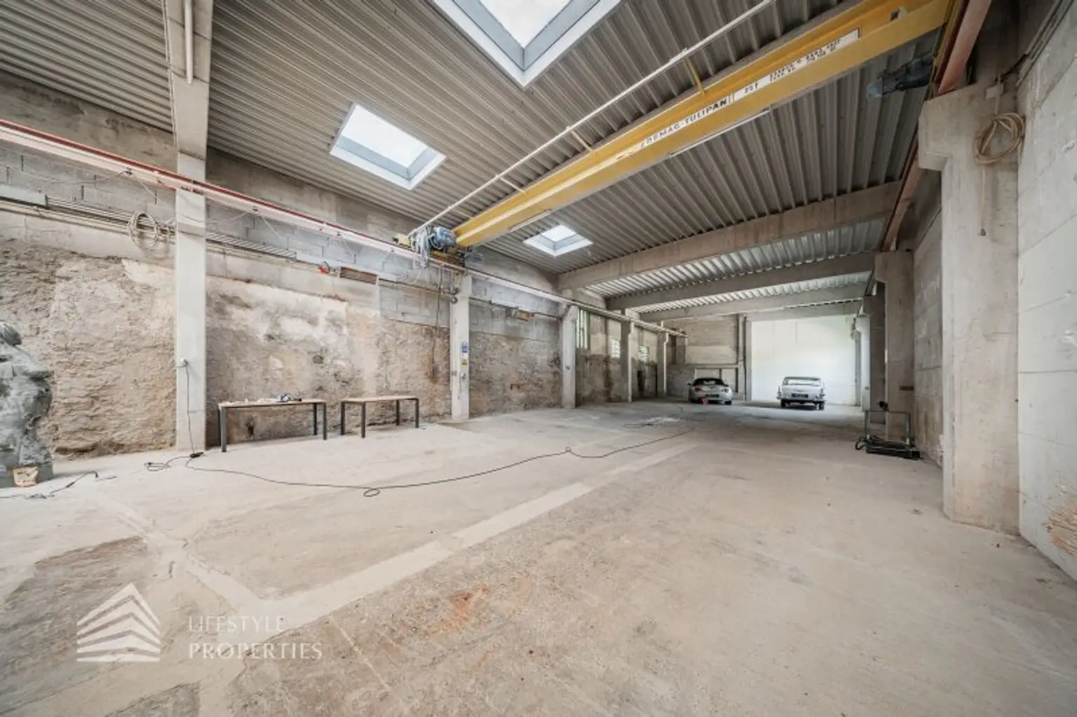 Attraktives Gewerbejuwel: Lagerhalle + Büroflächen mit Photovoltaik direkt am Bahnhof